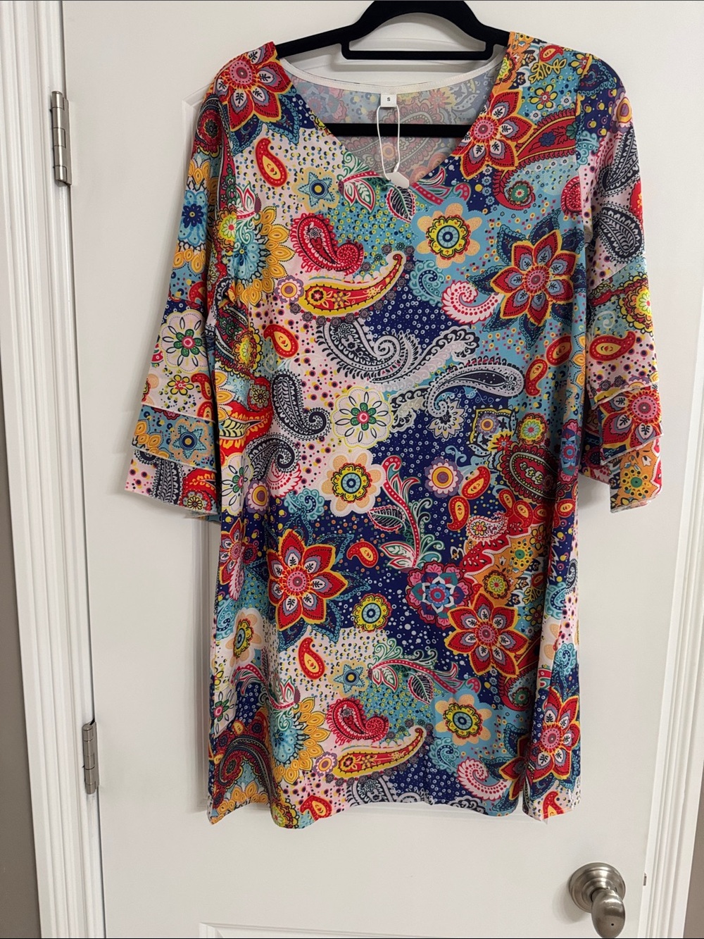 Vibrant Multicolor Paisley Floral V-Neck Women's Top